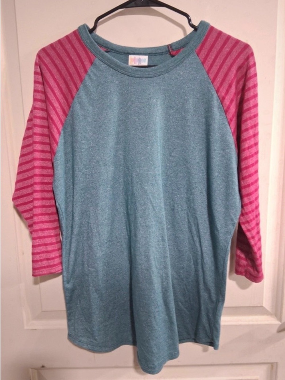 LuLaRoe raglan tee.